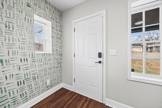 Foto del edificio - Super Cute, tastefully remodeled 3-Bed, 2-Bath home in Gastonia.