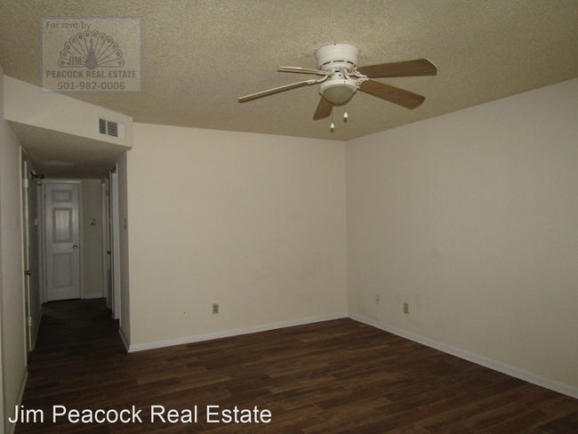 Building Photo - 9 Pinewood Ct