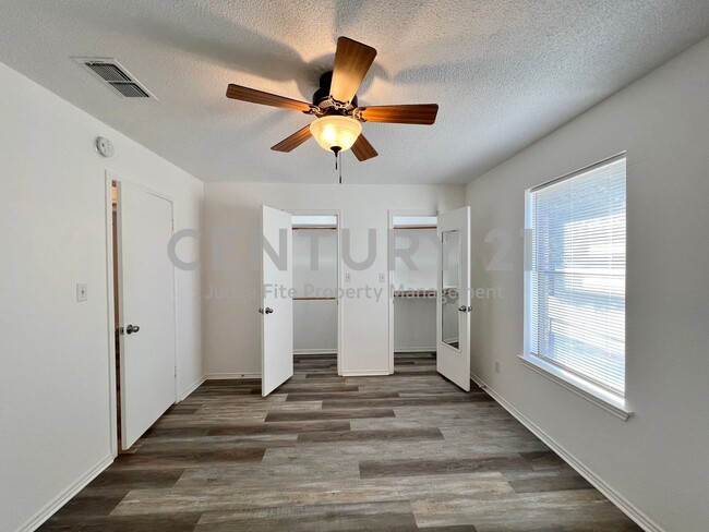 Foto del edificio - Wonderful 2/1 Duplex in Weatherford For Rent!