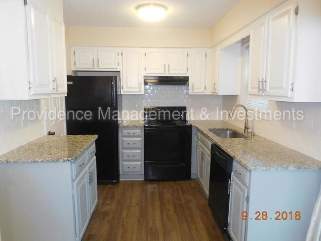 Building Photo - 1428 River Dr