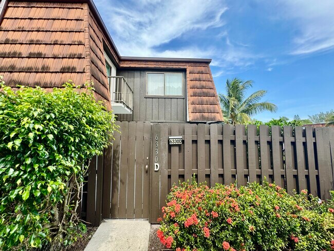 Foto del edificio - 6330 Red Pine Ln