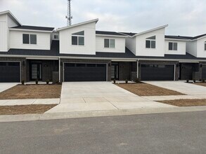 Building Photo - 470 Azurite Rd