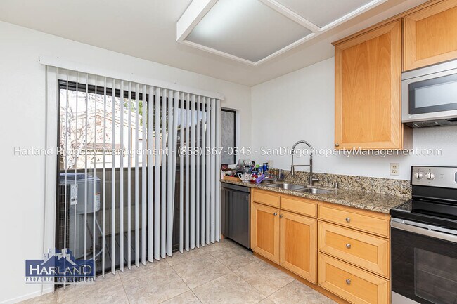 Building Photo - 3222 Caminito Eastbluff