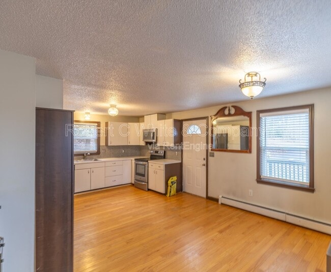 Building Photo - 190 S Windham Rd