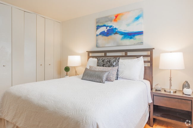 Interior Photo - Ruxton Landing