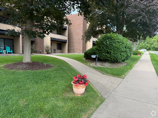 Building Photo - 2408 W Pasmoso Dr