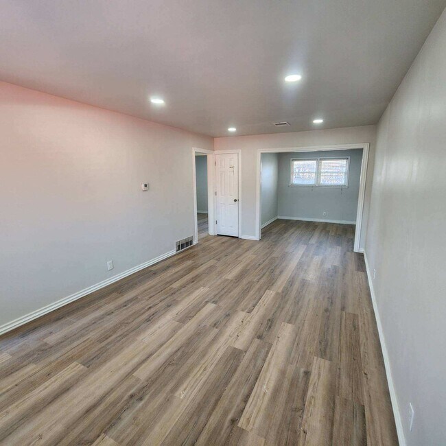 Foto del edificio - Newly Remodeled Home in The Village