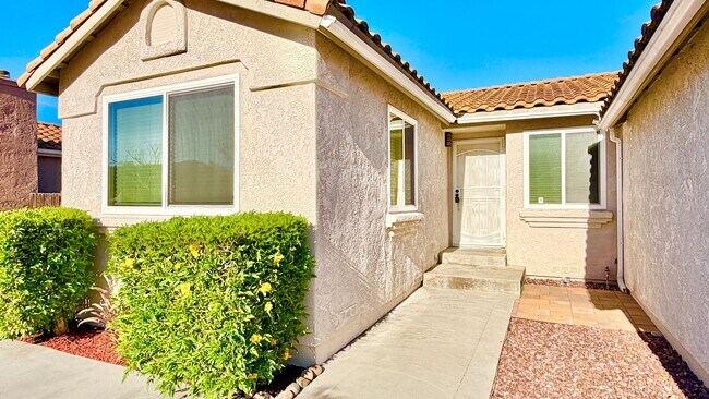Foto del edificio - Wonderful Single-Story Home in the Darling Lake Rancho Viejo HOA Community of Fallbrook!