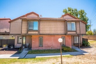 Building Photo - 1830 N Vineyard Ave