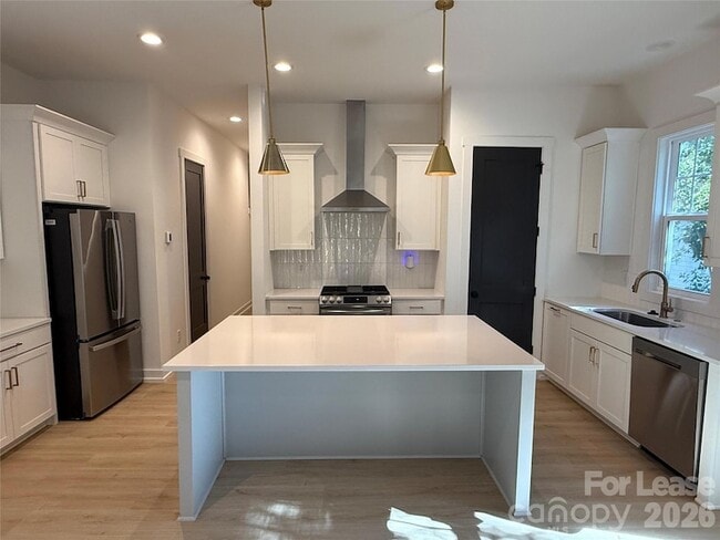 Building Photo - 612 Ambassador St