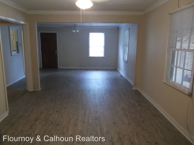 Building Photo - 3820 Fairview Dr