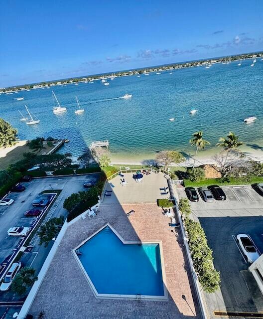 Building Photo - 5600 N Flagler Dr