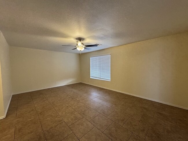 Building Photo - 5517 W Roma Ave