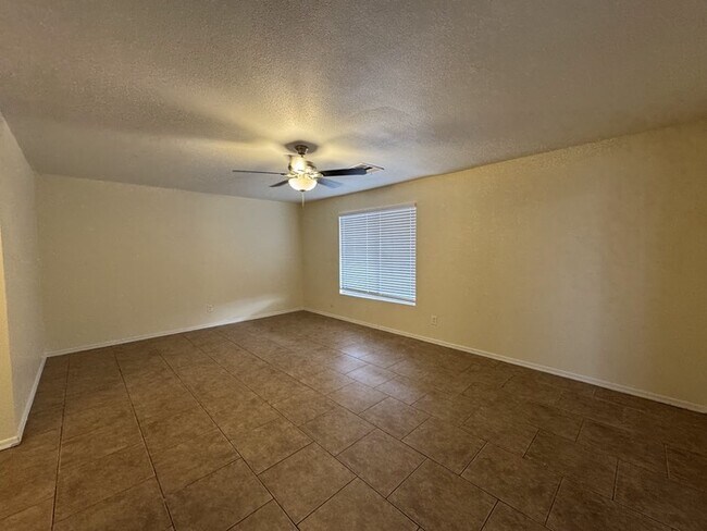 Foto del edificio - 5517 W Roma Ave