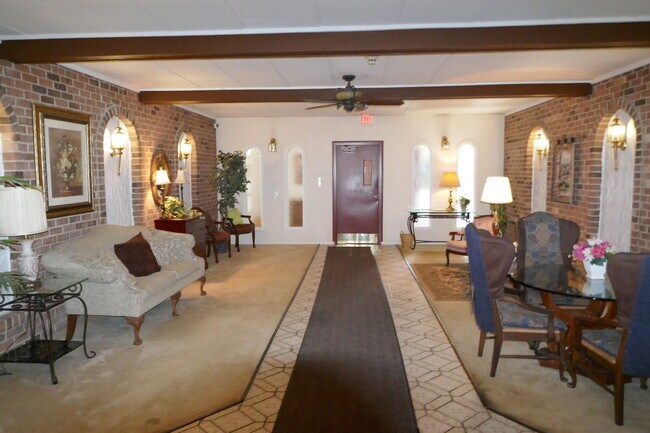 Foto del edificio - 603 S River Rd