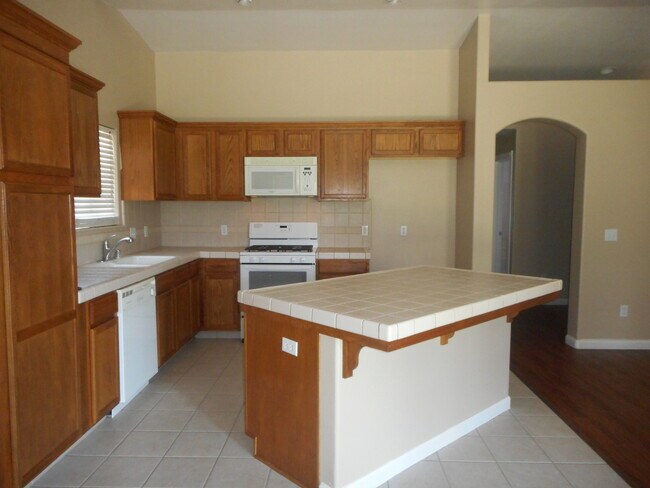 Building Photo - 1267 N BRENTWOOD 3 BEDROOM 2 BATHROOM HOME...