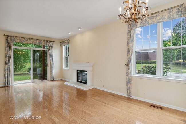 Building Photo - 2405 Golf Ridge Cir