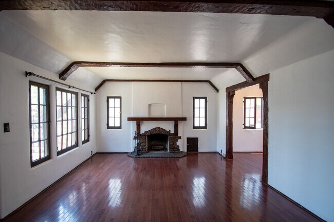 Foto del edificio - 2906 Griffith Park Blvd