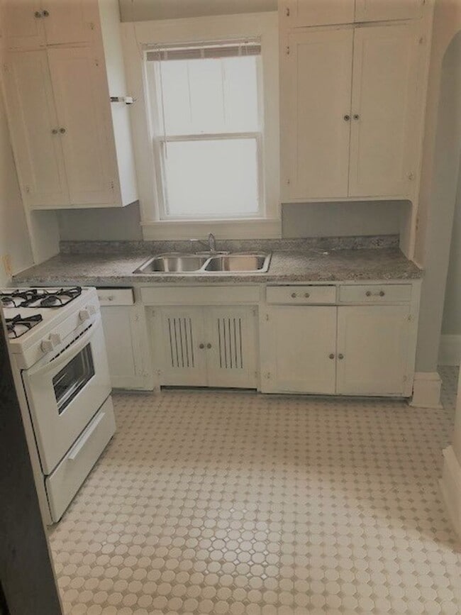 Building Photo - 1106 17th Ave SE