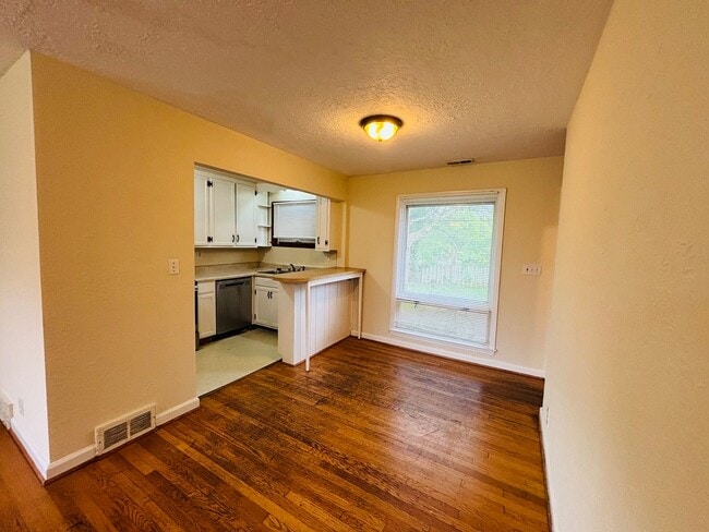 Building Photo - 4 Bedroom 1 Bath House