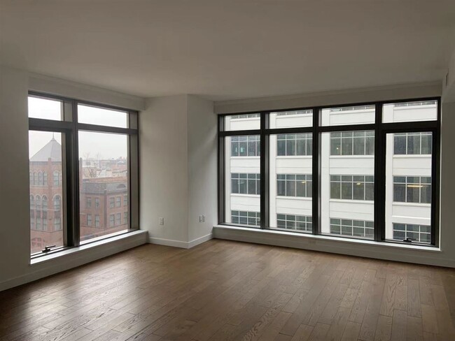 Building Photo - 99 Hudson St