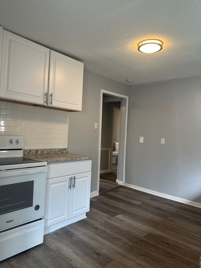 Foto del edificio - Welcome to this charming 3-bedroom, 1-bathroom home located in the vibrant city of Columbus, OH!