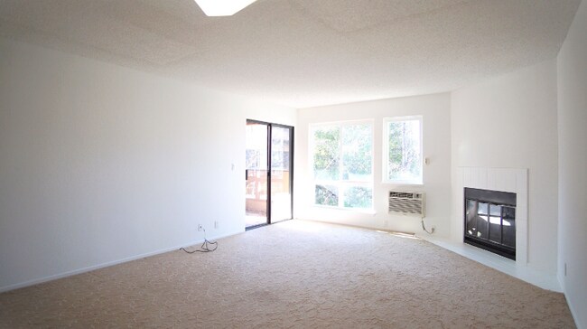 Building Photo - 39059 Guardino Dr