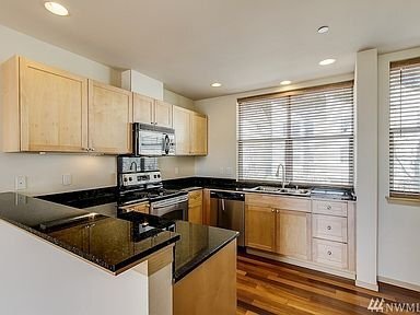 Building Photo - 19052 14th Ct NE
