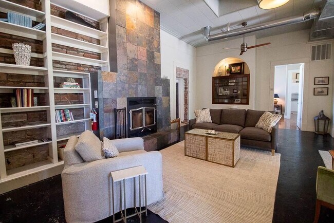 Foto del edificio - 7300 Anderson Ave