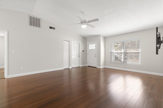 Living Room - 3309 W Napoleon Ave