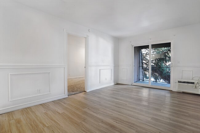 Building Photo - Crestwood Cove