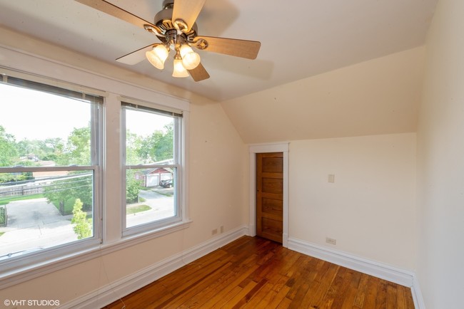 Building Photo - 717 Elm St
