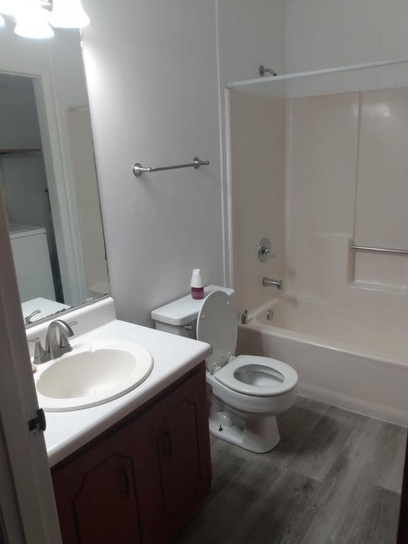 Building Photo - 300 Apache Dr