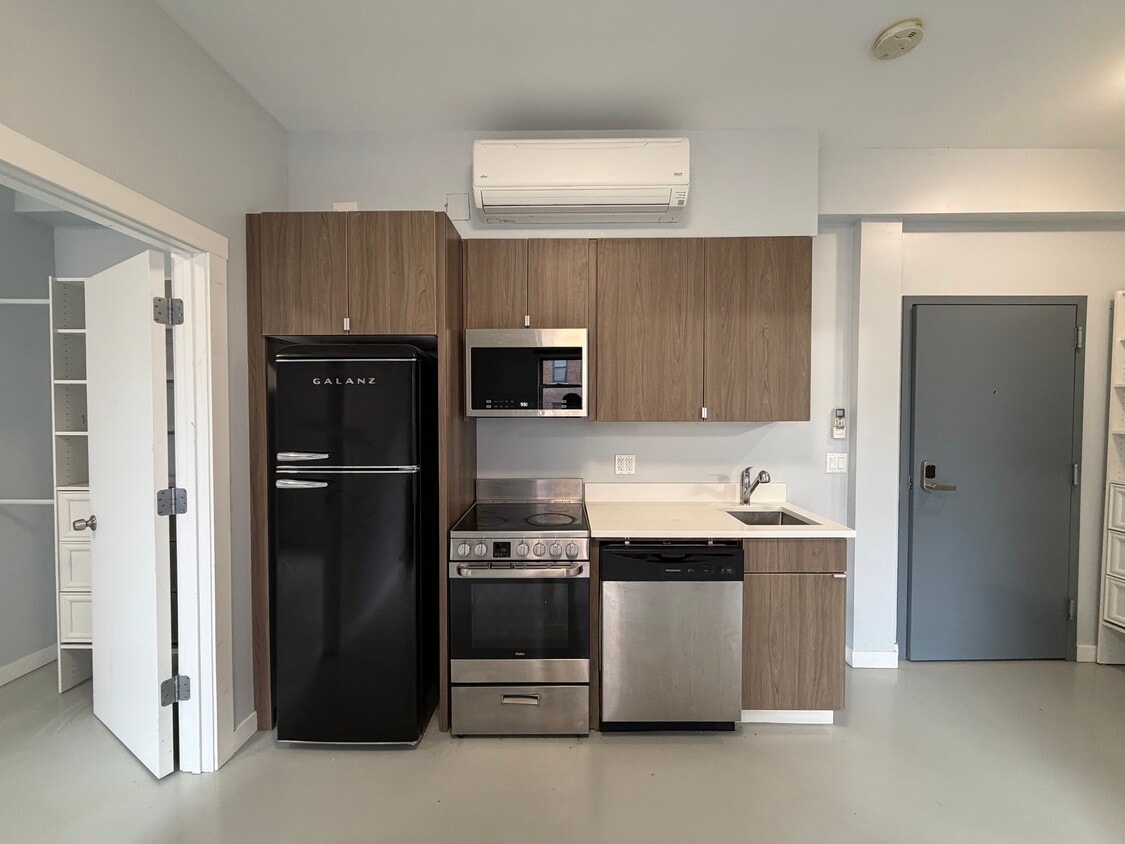 Foto principal - 4700 N Racine Ave