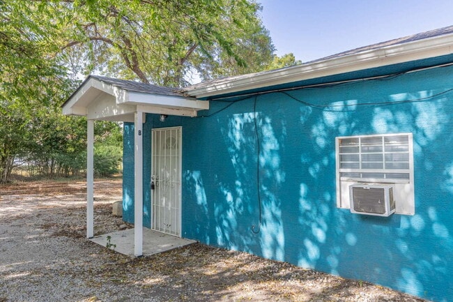 Building Photo - 834 Division Ave