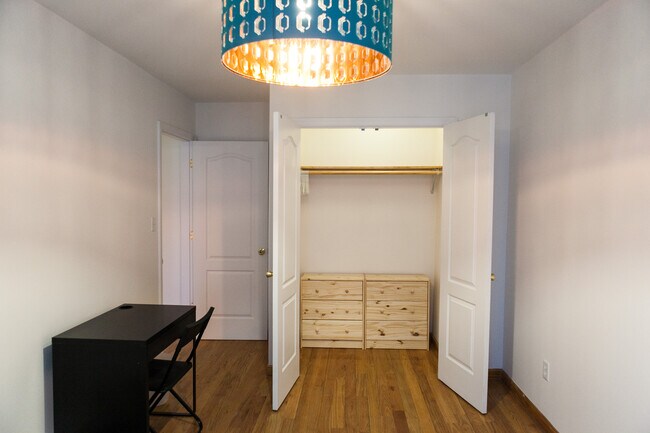 Foto del edificio - 37 Rockaway Ave