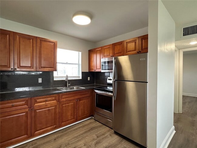 Foto del edificio - 5661 SW 36th Ct