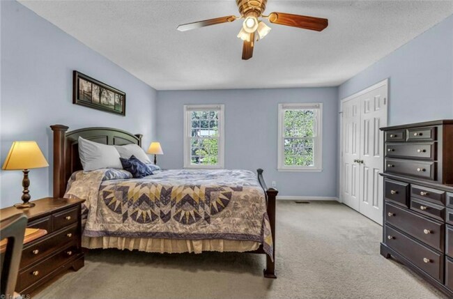 Foto del edificio - 5 Stoney Glen Pl