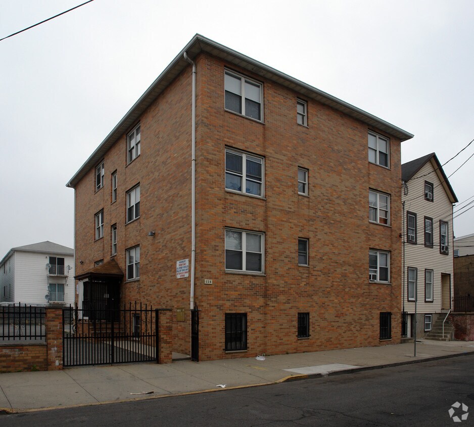 Primary Photo - 116 Tichenor St