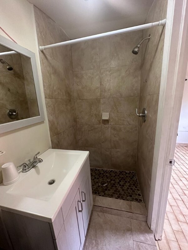 Building Photo - 1150 W 28th St