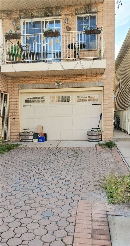 Primary Photo - 7 Bryant Ave