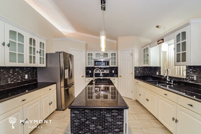 Building Photo - Character Filled FL Home