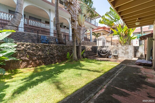 Foto del edificio - Fully Remodeled, w/beautiful private back ...