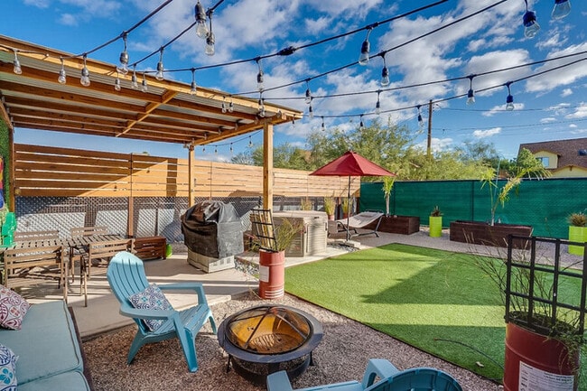 Building Photo - Chic Duplex in Tucson 1 of 2