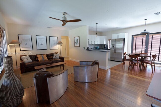 Building Photo - 14818 S Biscayne River Dr