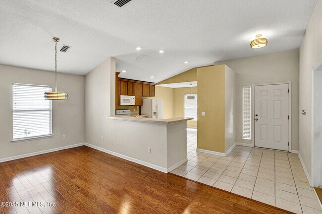 Building Photo - 2105 S Cranbrook Ave