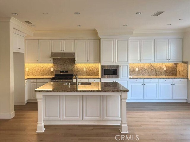 Building Photo - 36 Diamond