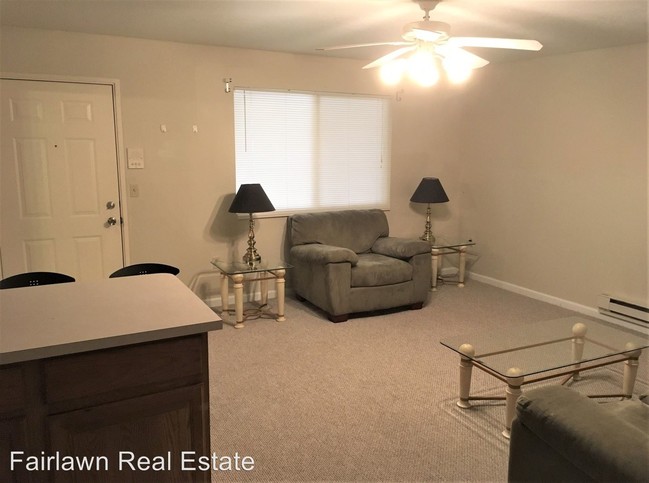 Building Photo - 1 br, 1 bath Apartment - 209 W Griggs St.