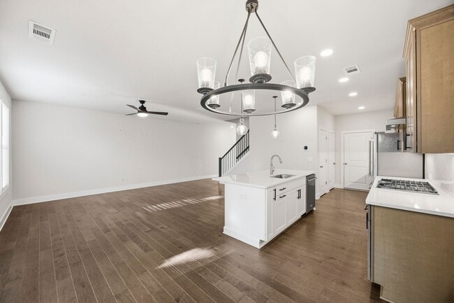 Building Photo - Westshore Living, Simply Done Right