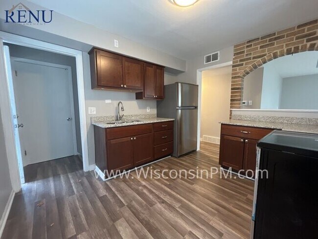 Building Photo - Newly Remodeled Bungalow